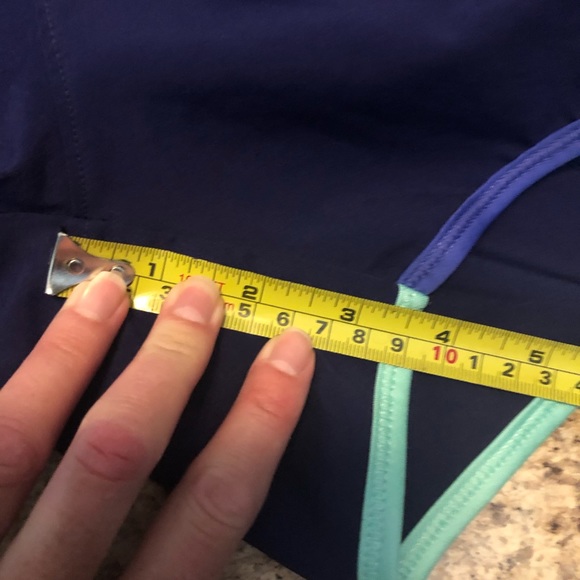 North Face running shorts- medium - Picture 5 of 5